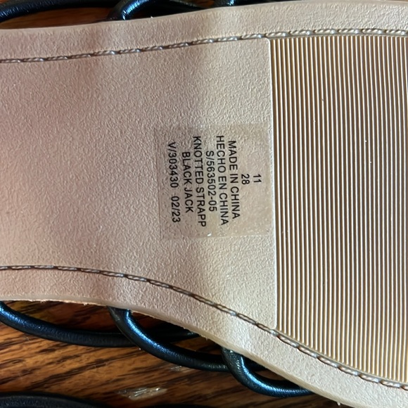 Women’s Old Navy Black Knotted Strappy Black Jack Slip-On Sandals size 11 NEW - Picture 3 of 5